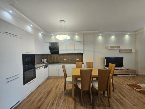 Tirane, jap me qera apartament 2+1+Ballkon Kati 5, 119 m² 1.200 € (PRANE TOPTANIT)