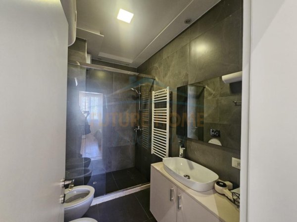 Tirane, jap me qera apartament 2+1+Ballkon Kati 5, 119 m² 1.200 € (PRANE TOPTANIT)