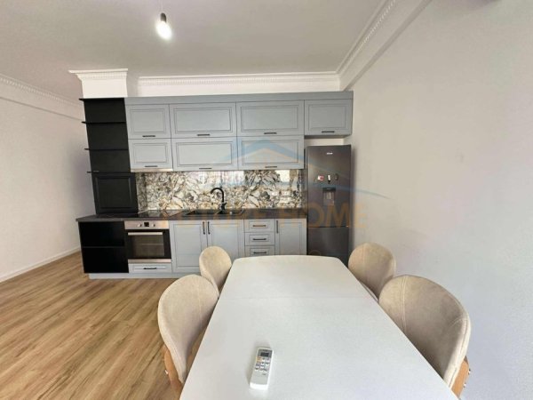Tirane, shitet apartament 2+1+Ballkon Kati 2, 89 m² 190.000 € (Brryli)
