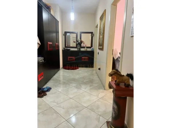Tirane, shitet apartament 2+1+Ballkon Kati 2, 110 m² 165.000 € (Xhamllik)