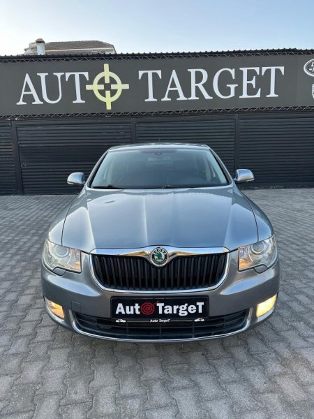 Tirane, shes makine SKODA SUPERB Nafte, gri e erret automatik Klima 4.600 €