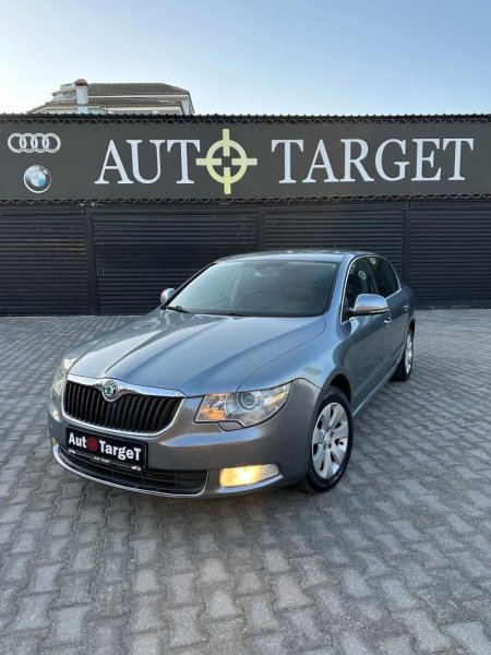 Tirane, shes makine SKODA SUPERB Nafte, gri e erret automatik Klima 4.600 €