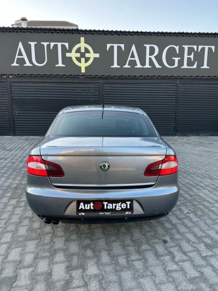 Tirane, shes makine SKODA SUPERB Nafte, gri e erret automatik Klima 4.600 €