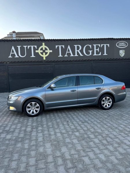 Tirane, shes makine SKODA SUPERB Nafte, gri e erret automatik Klima 4.600 €