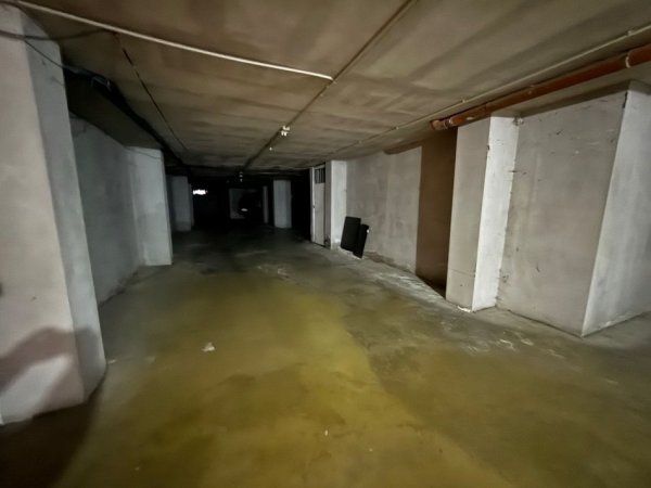 Tirane, shitet garazh | post parkimi Kati -1, 1.300 m² 405.000 € (RRUGA 5 MAJI)