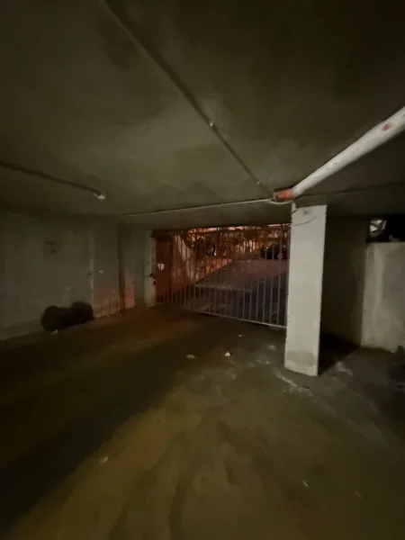 Tirane, shitet garazh | post parkimi Kati -1, 1.300 m² 405.000 € (RRUGA 5 MAJI)