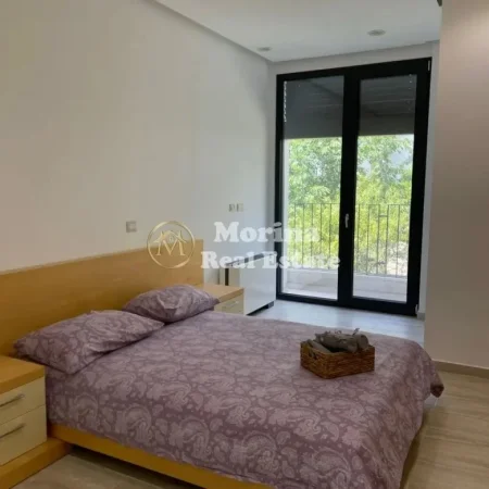 Tirane, jepet me qera apartament 2+1+Ballkon Kati 2, 120 m² 500 € (Panorama, Residence Villa, Linze)