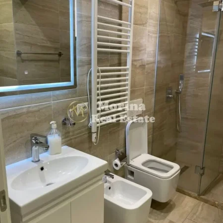 Tirane, jepet me qera apartament 2+1+Ballkon Kati 2, 120 m² 500 € (Panorama, Residence Villa, Linze)