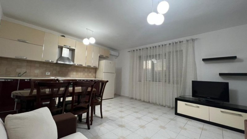 Tirane, jepet me qera shtepi 2+1 Kati 1, 120 m² 500 € (Kombinat)