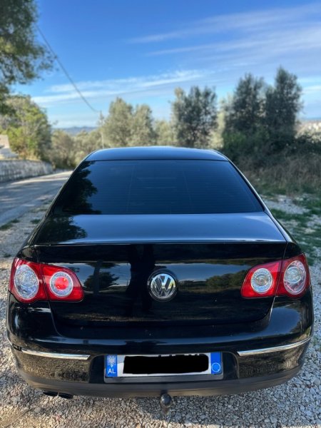Tirane, shitet makine Volskwagen passat Nafte, e zeze automatik Klima 286.000 km 4.500 €