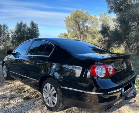 Tirane, shitet makine Volskwagen passat Nafte, e zeze automatik Klima 286.000 km 4.500 €
