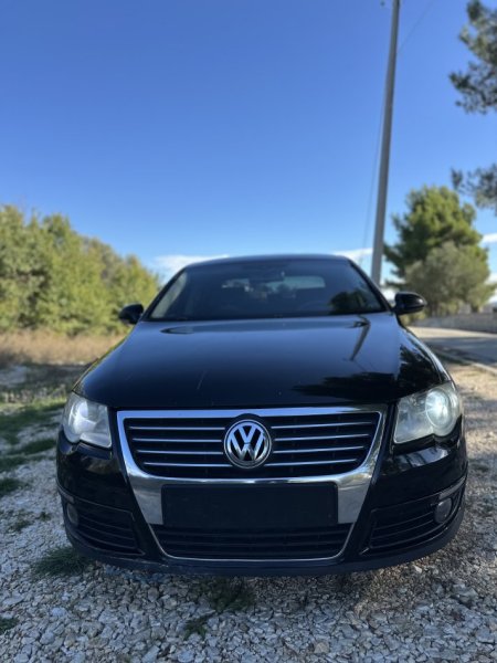 Tirane, shitet makine Volskwagen passat Nafte, e zeze automatik Klima 286.000 km 4.500 €