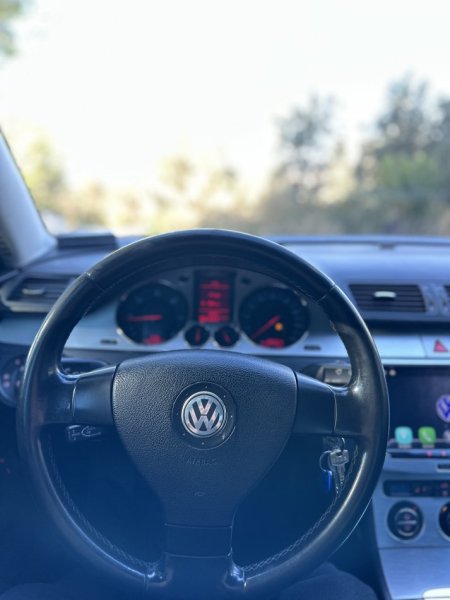 Tirane, shitet makine Volskwagen passat Nafte, e zeze automatik Klima 286.000 km 4.500 €