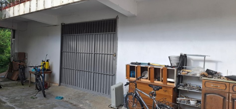 Tirane, jepet me qera magazine Kati 0, 100 m² 500 € (RRUGA ALI DEMI)