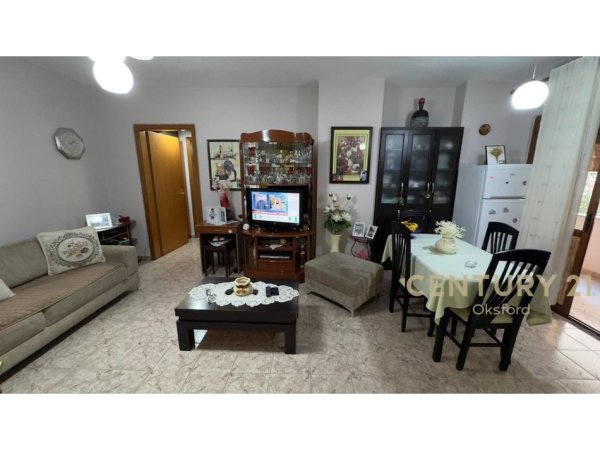 Tirane, jepet me qera apartament 1+1 Kati 2, 100 m² (Jepet me qira apartament 1+1, tek Rruga e Bogdaneve!)