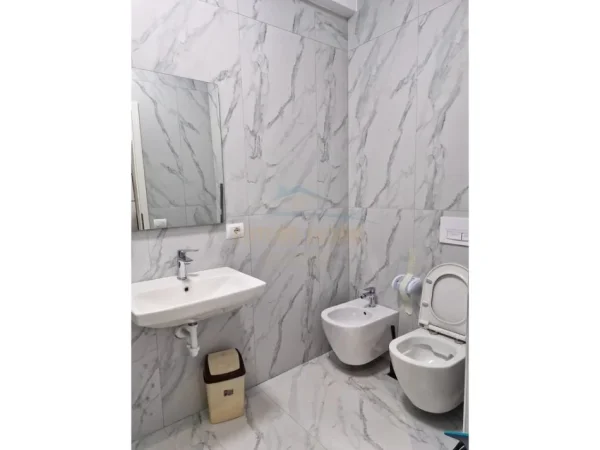 Tirane, jepet me qera apartament 1+1 Kati 3, 52 m² 450 € 