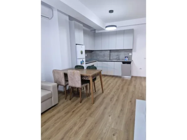 Tirane, jepet me qera apartament 1+1 Kati 3, 52 m² 450 € 