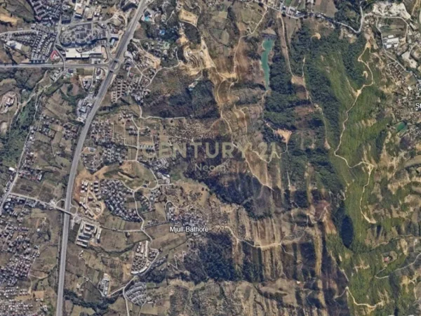 Tirane, shitet toke , 4.000 m² 840.000 € 