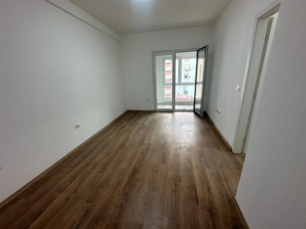 Tirane, jepet me qera zyre Kati 2, 60 m² 600 € (Zogu i Zi)