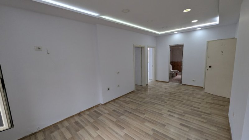 Tirane, jepet me qera apartament 2+1 Libri Universitar 690€/muaj