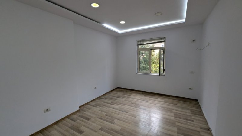 Tirane, jepet me qera apartament 2+1 Libri Universitar 690€/muaj