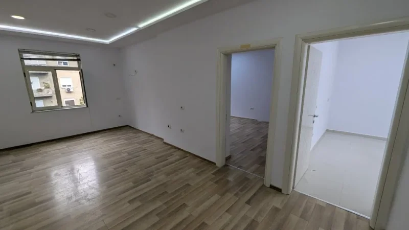 Tirane, jepet me qera apartament 2+1 Libri Universitar 690€/muaj