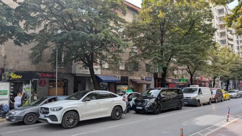 Tirane, jepet me qera apartament 2+1 Libri Universitar 690€/muaj