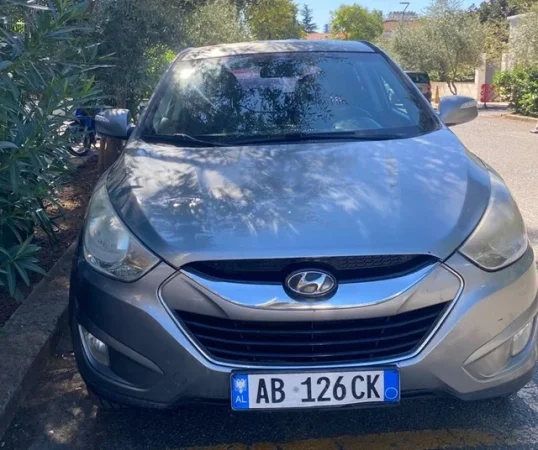 THIRRJE PËR SHITJEN E 2 MJETEVE AUTOMOBILISTIKE - HYUNDAY TUCSON viti 2010 - Toyota RAV 4 viti 2008