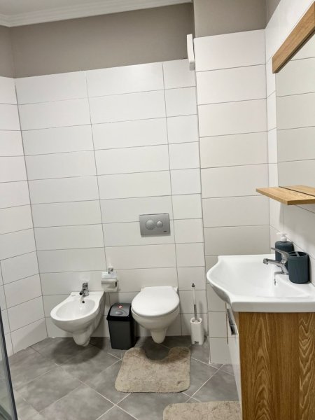 Tirane, jepet me qera apartament 2+1 Kati 7, 77 m² 500 € (YZBERISHT)