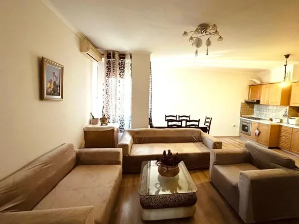 Tirane, jepet me qera apartament 2+1 Kati 3, 100 m² 550 € (Prane UET.)