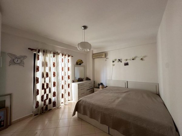 Tirane, jepet me qera apartament 2+1 Kati 3, 100 m² 550 € (Prane UET.)