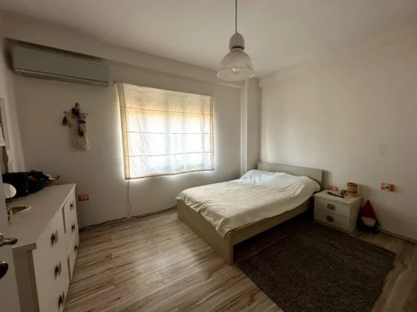 Tirane, jepet me qera apartament 2+1 Kati 3, 100 m² 550 € (Prane UET.)