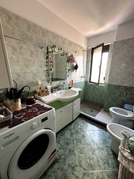 Tirane, jepet me qera apartament 2+1 Kati 3, 100 m² 550 € (Prane UET.)