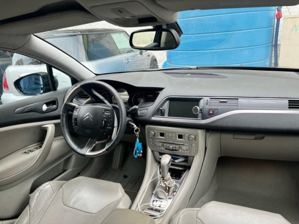 Tirane, shes makine Citroen C5 Nafte, e zeze automatik Kondicioner 3.000 €