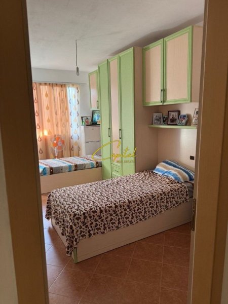 Tirane, jepet me qera apartament 2+1 Kati 4, 102 m² 420 € (FRESKU)