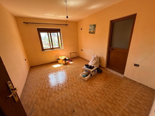 Tirane, jepet me qera apartament 3+1+2  Kati 5, 150 m² 650 € (Blloku i Ambasadave)