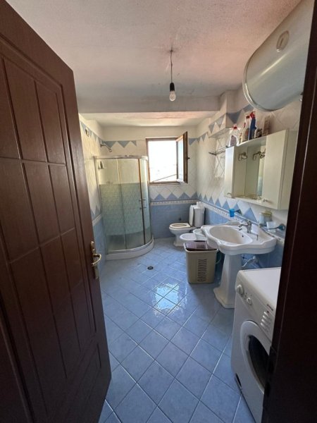 Tirane, jepet me qera apartament 3+1+2  Kati 5, 150 m² 650 € (Blloku i Ambasadave)