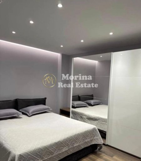 Tirane, jepet me qera apartament 1+1+Ballkon Kati 1, 60 m² 800 € (Bulevardi Zogu I,)