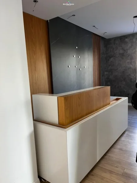 Tirane, jepet me qera zyre Kati 2, 85 m² 1.500 € (rruga e durresit)