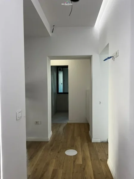 Tirane, jepet me qera zyre Kati 2, 85 m² 1.500 € (rruga e durresit)