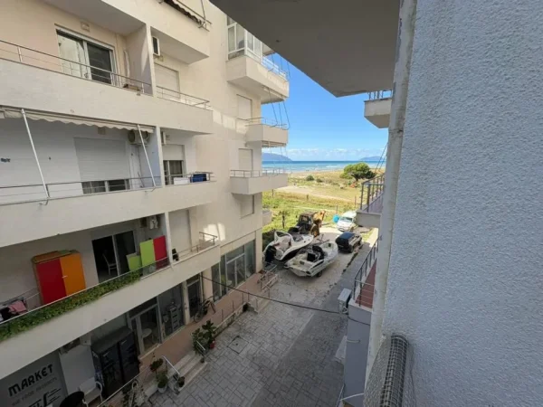 Vlore, jepet me qera apartament 1+1+Ballkon Kati 3, 70 m² 230 € (Rruga Sazani)