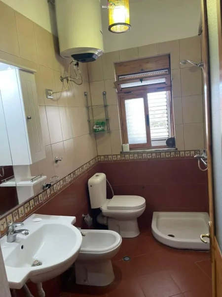 Tirane, jepet me qera Vile 2+1 Kati 2, 90 m² 450 € (don bosko)