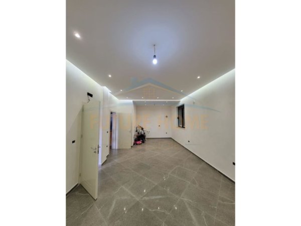Tirane, shitet Vile , 250 m² 280.000 € (YRSHEK)