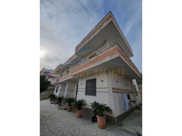 Tirane, shitet Vile , 250 m² 280.000 € (YRSHEK)