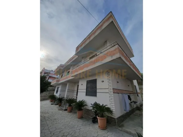 Tirane, shitet Vile , 250 m² 280.000 € (YRSHEK)