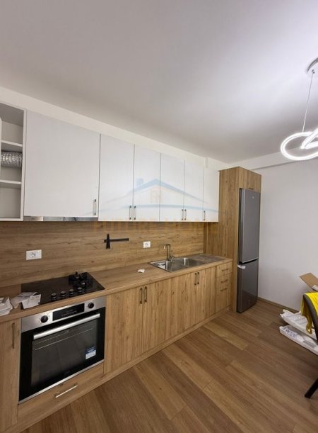 Tirane, jepet me qera apartament 2+1 Kati 4, 108 m² 600 € (Astir , Vila L)