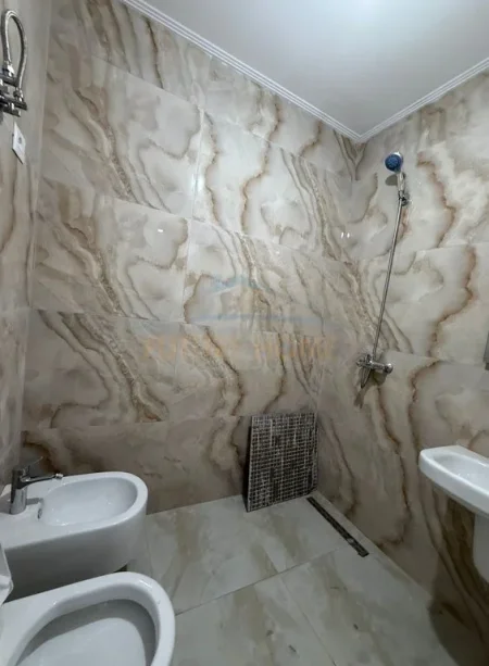 Tirane, jepet me qera apartament 2+1 Kati 4, 108 m² 600 € (Astir , Vila L)