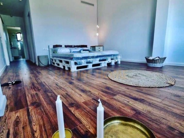 Tirane, shitet Vile , 916 m² 800.000 € 