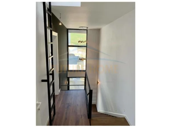 Tirane, shitet Vile , 916 m² 800.000 € 