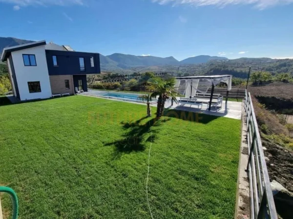 Tirane, shitet Vile , 916 m² 800.000 € 